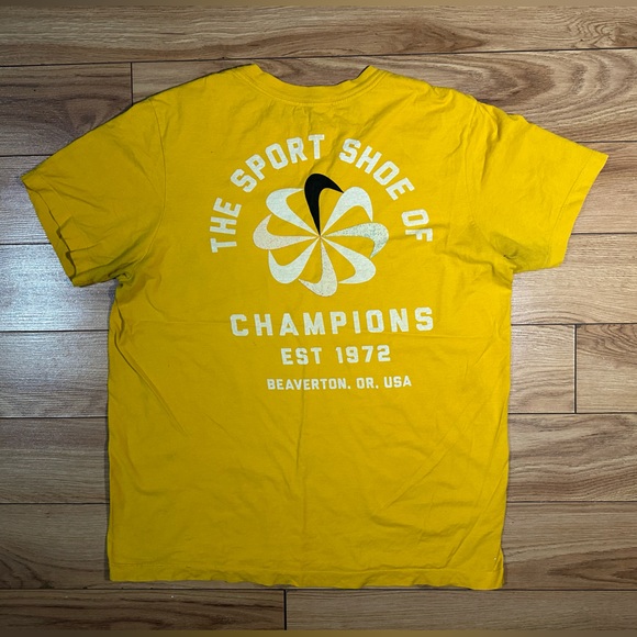 NIKE - THE SPORT SHOE OF CHAMPIONS - T-SHIRT - SIZE M - YELLOW - Picture 2 of 2